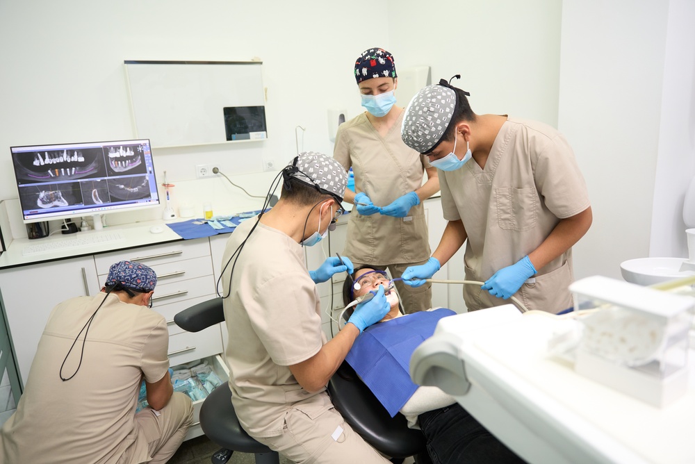 What to Expect from Dental Implant Surgery: Pain and Recovery